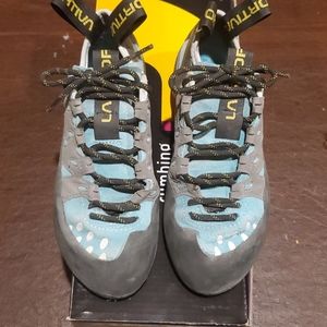La sportiva climbing shoes girls